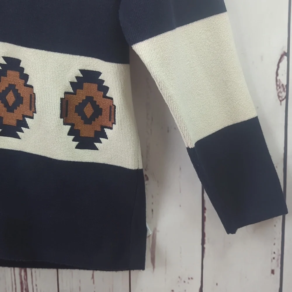 Vintage Casual Corner Navy Blue and Cream Preppy Aztec Women's‎ Cardigan Medium